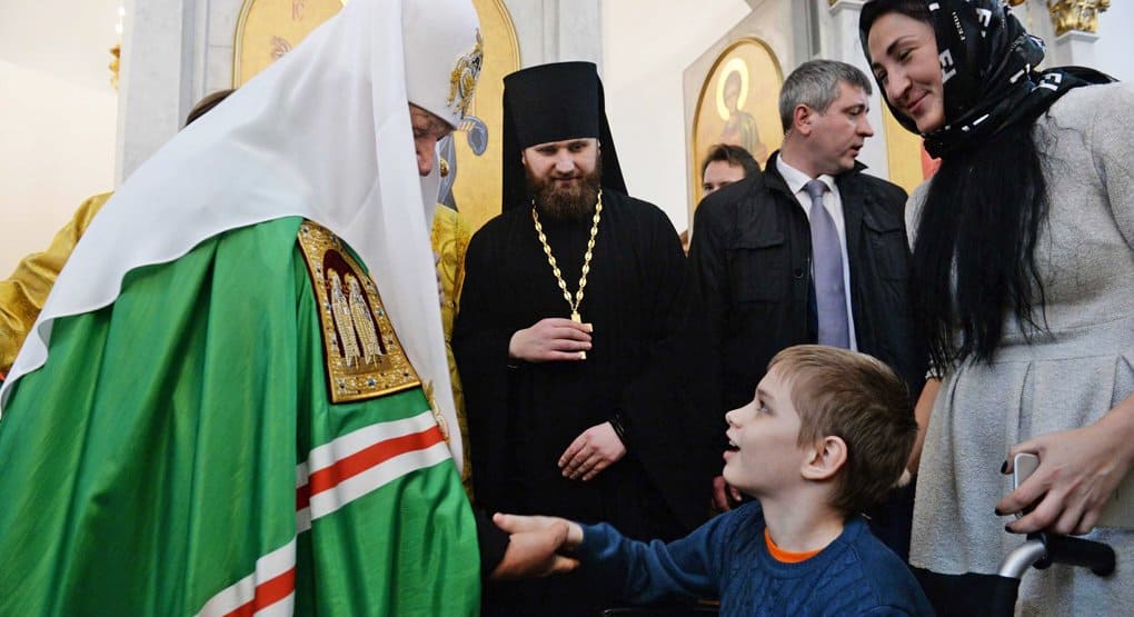 Патриарх Кирилл исполнил мечту мальчика с ДЦП побывать на Патриаршей литургии