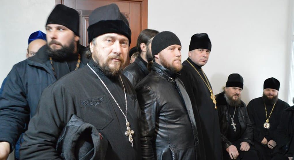 Ровенское духовенство добровольно пришло в СБУ, чтобы поддержать допрашиваемых священников