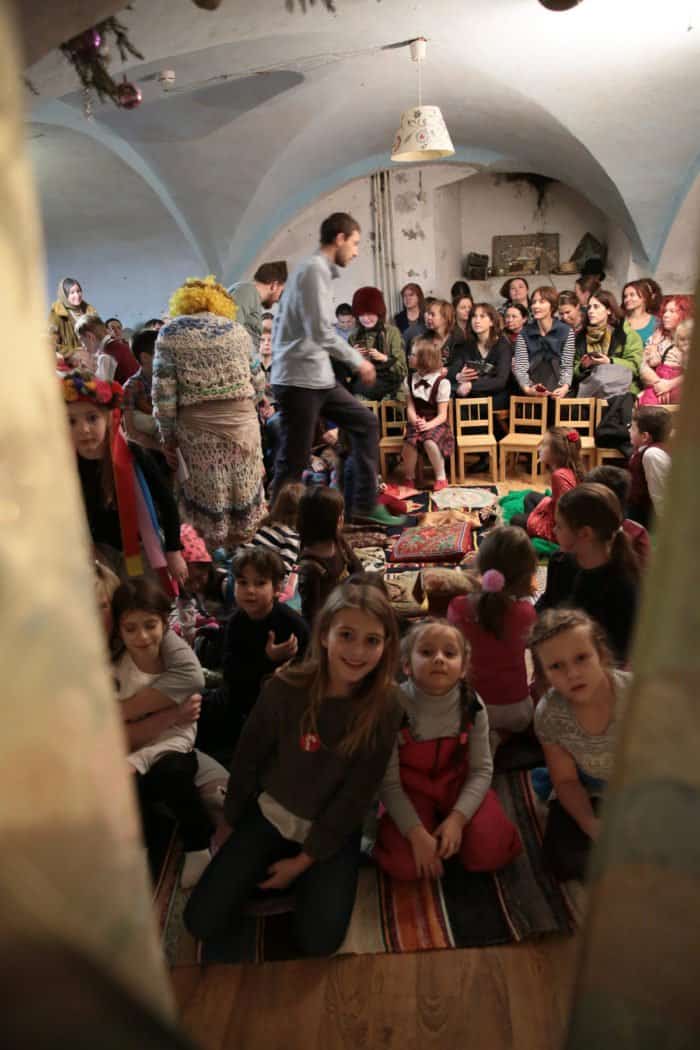 Рождественские вертепы под московским храмом