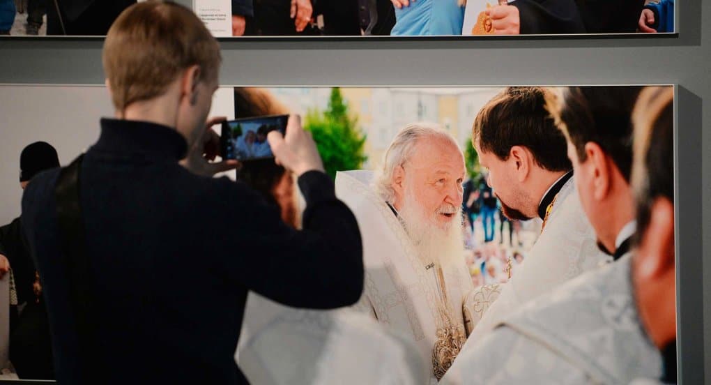 Фотовыставку и книгу в серии «ЖЗЛ» о патриархе Кирилле представили в Москве