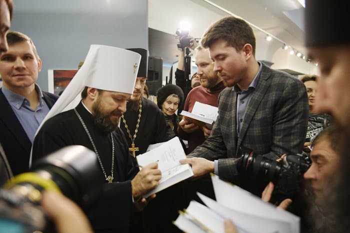 Фотовыставку и книгу в серии «ЖЗЛ» о патриархе Кирилле представили в Москве