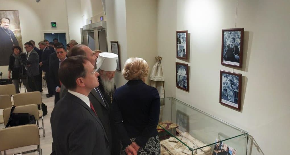 В «Иностранке» открылась мемориальная выставка об отце Александре Мене