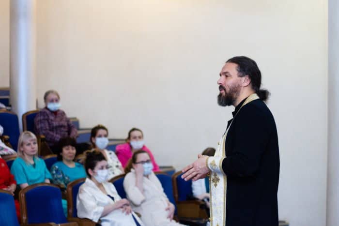 В Екатеринбурге день 10-летия интронизации Патриарха Кирилла отметили добрыми делами