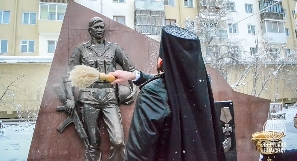 Памятник участникам Афганской войны открыли и освятили в Якутске