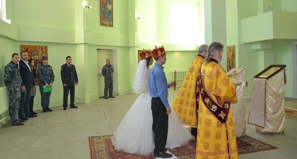 В новом храме петербургских «Крестов» впервые совершили венчание