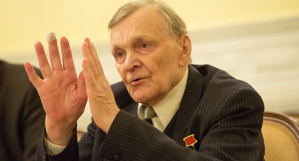 Писатель-фронтовик Юрий Бондарев отмечает 95-летие
