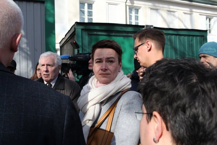 Депутаты из Берлина посетили «Ангар спасения», особо отметив его парикмахерскую