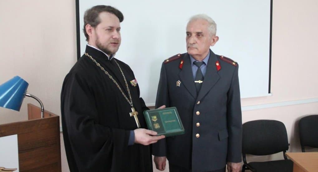 Бывшего криминалиста наградили медалью за помощь в поиске мощей святого Олега Брянского