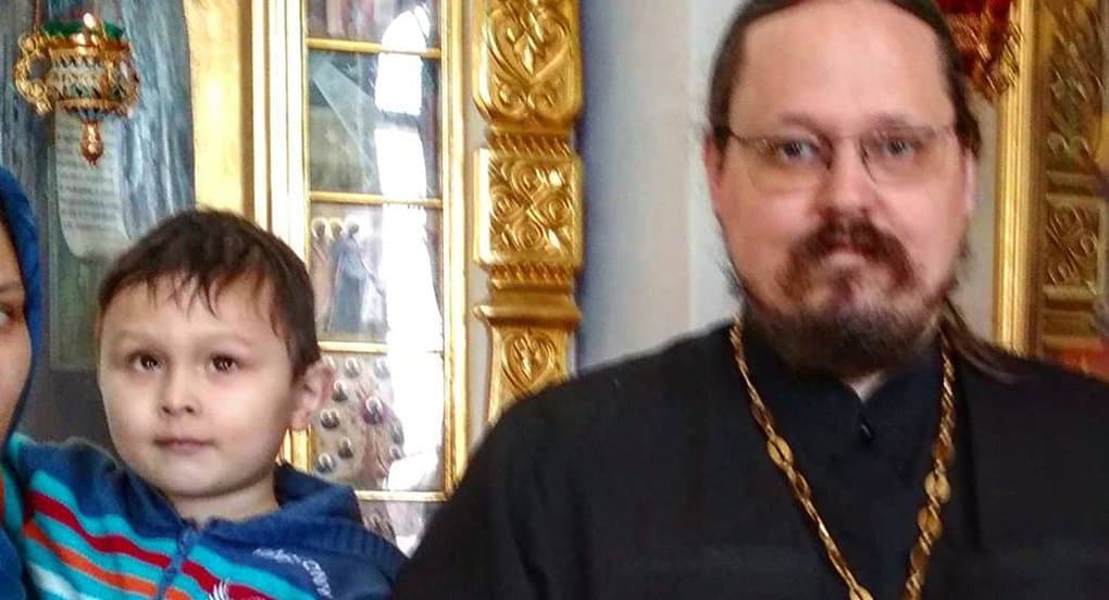 Московский священник рассказал, что крещенный им слепой мальчик сказал: «Я вижу»