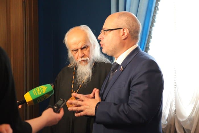 Епископ Пантелеимон попросил депутатов поскорее принять закон о распределенной опеке