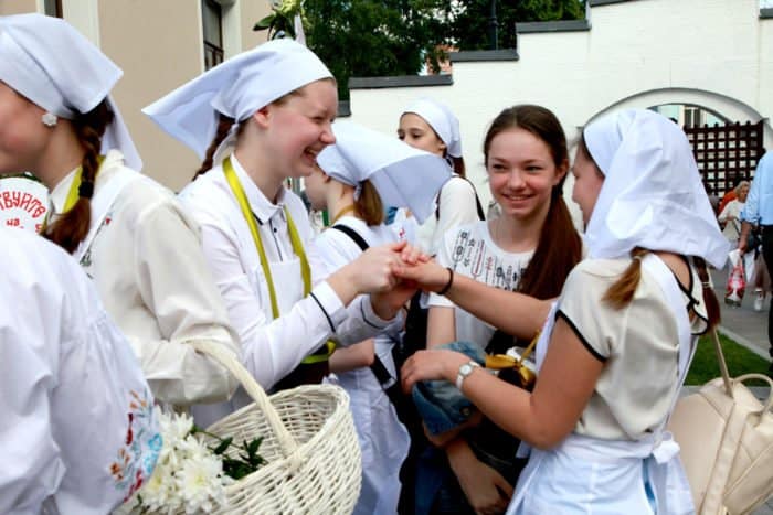 Около 4 миллионов рублей собрали на празднике «Белый цветок» в Марфо-Мариинской обители в Москве