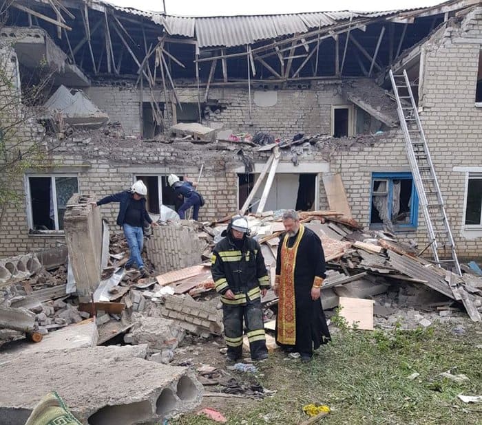 Шахтинская епархия помогает пострадавшим от взрыва газа в жилом доме