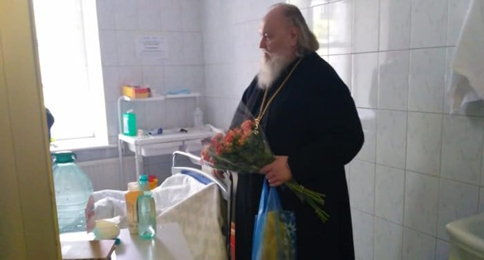 Священники продолжают поддерживать пострадавших в аэропорту «Шереметьево»