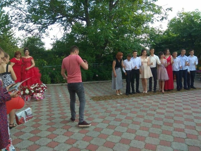На Украине школьницу не пустили на выпускной из-за ее принадлежности к канонической Церкви