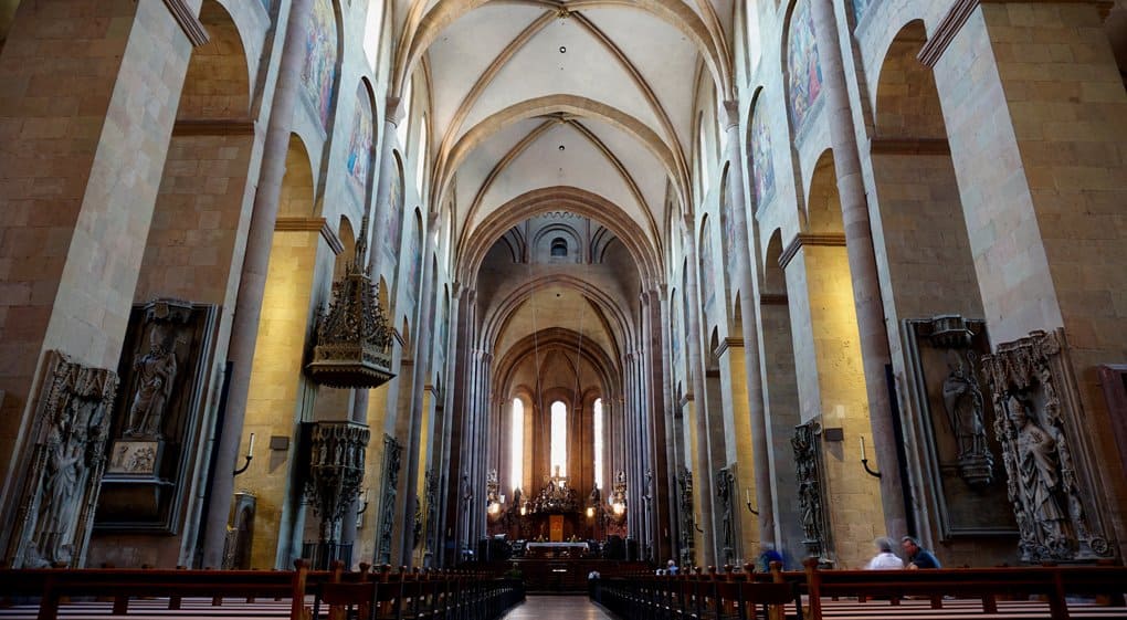В тысячелетнем саркофаге из собора Майнца нашли, возможно, останки местного архиепископа