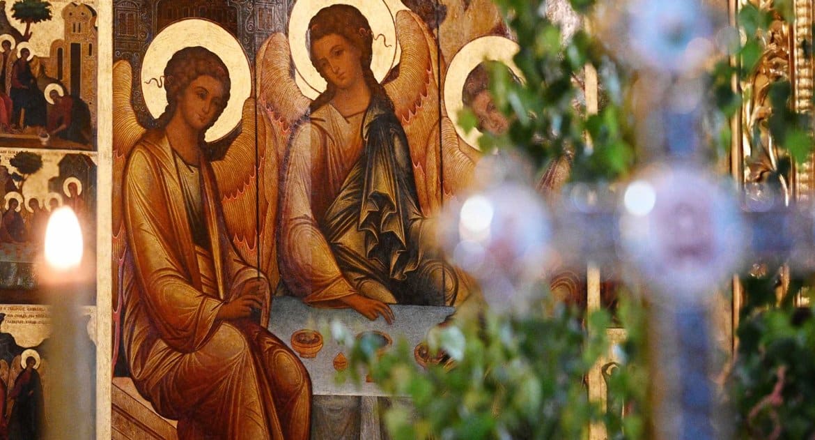 Православные празднуют день Святой Троицы, Пятидесятницу