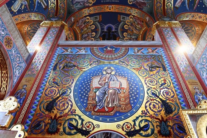 Патриарх Кирилл освятил главный храм Новодевичьего монастыря Петербурга