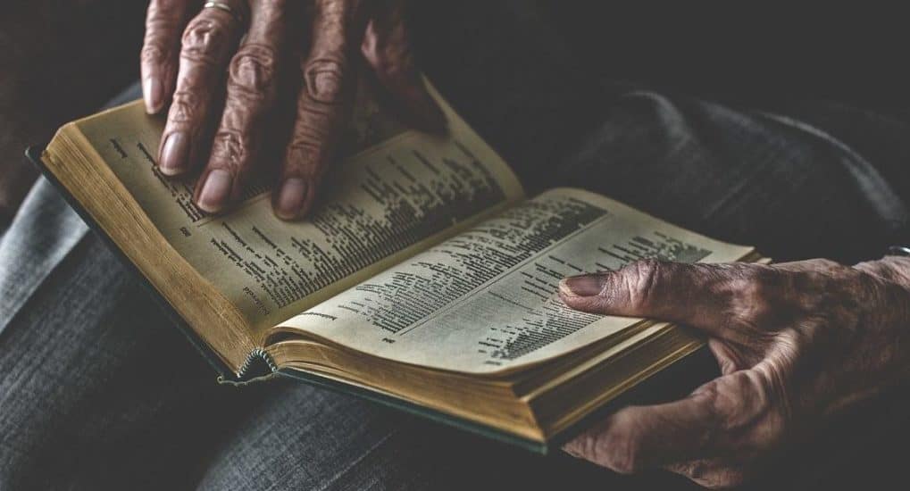 Моя бабушка научилась читать в 79 лет по Евангелию, — рассказ священника