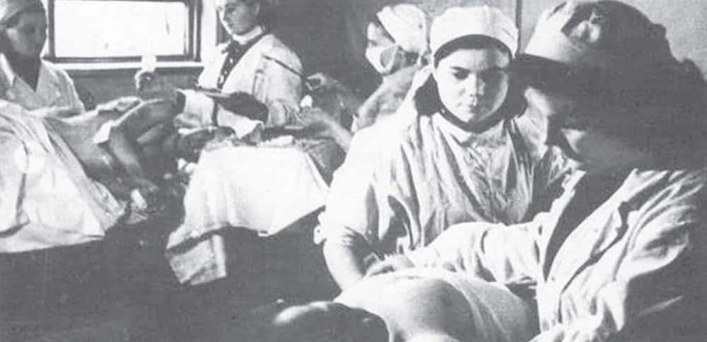 ☤ MD ☞ ☆ ☆ ☆ March 16, 1915. "Operating Room, Washington Asylum Hospital." (via