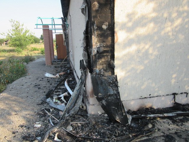 На Донбассе в храм попал зажигательный снаряд