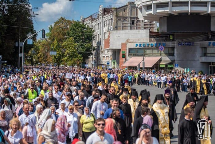 300 тысяч верующих Украинской Православной Церкви прошли крестным ходом в честь Крещения Руси
