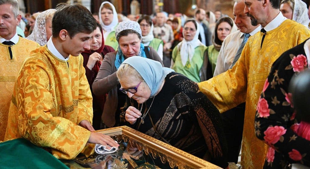 Более 75 тысяч человек поклонились в Москве мощам святых Петра и Февронии