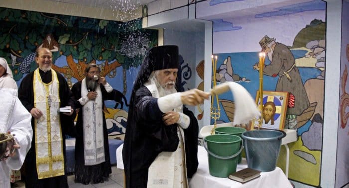 Епископ Пантелеимон освятил детскую поликлинику №86 в Москве