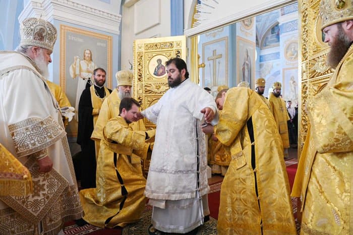 Патриарх Кирилл освятил собор Рождества Богородицы в Коневском монастыре