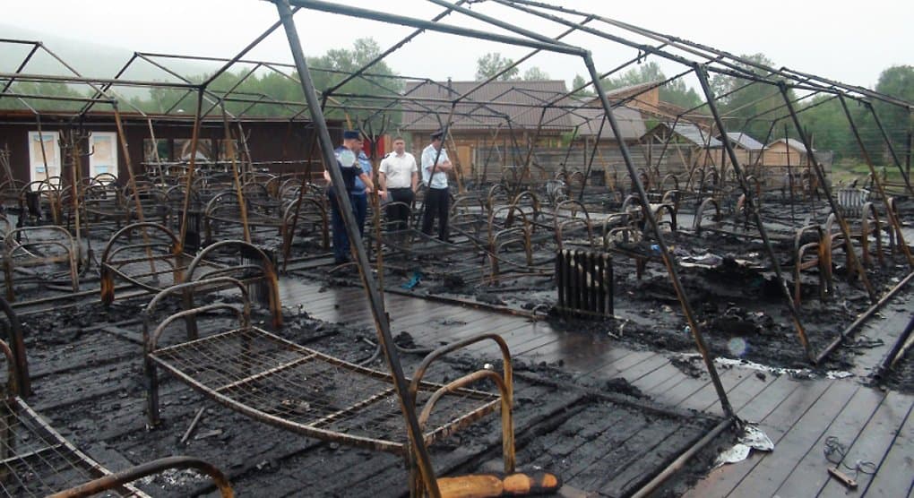 Число жертв пожара в палаточном лагере под Хабаровском увеличилось до четырех