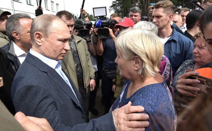 Владимир Путин лично проверил, как помогают в Тулуне пострадавшим от наводнения