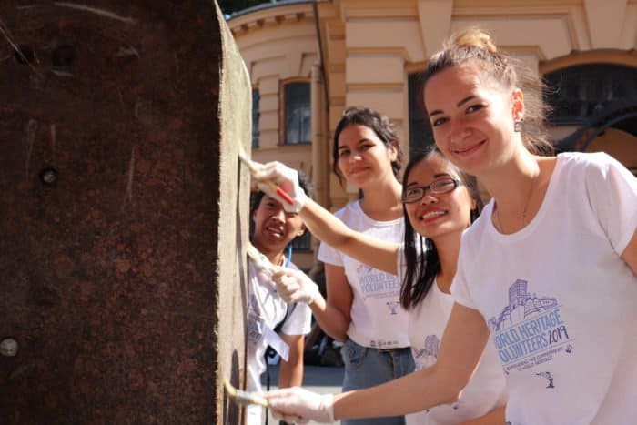 Волонтеры Всемирного наследия под эгидой ЮНЕСКО учились и трудились в Александро-Невской Лавре