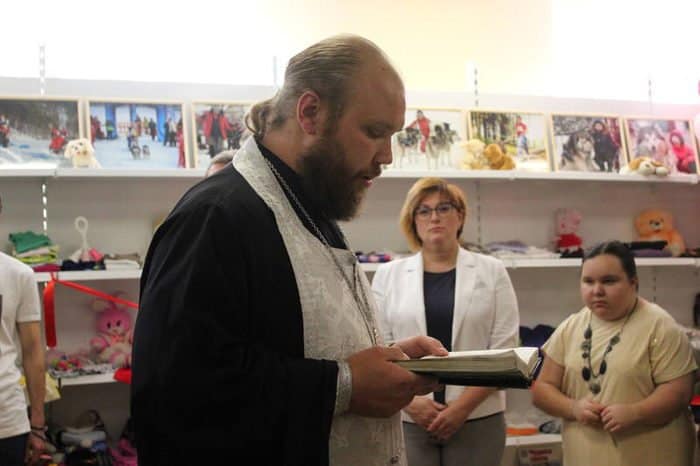 Пункт помощи нуждающимся семьям освятили в Краснознаменске