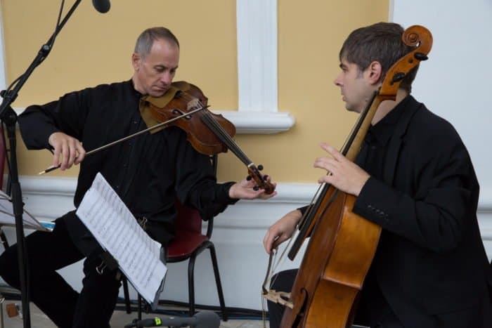 Музыка под дождем: у стен уникального храма в Подмоклово прошел юбилейный фестиваль классической музыки