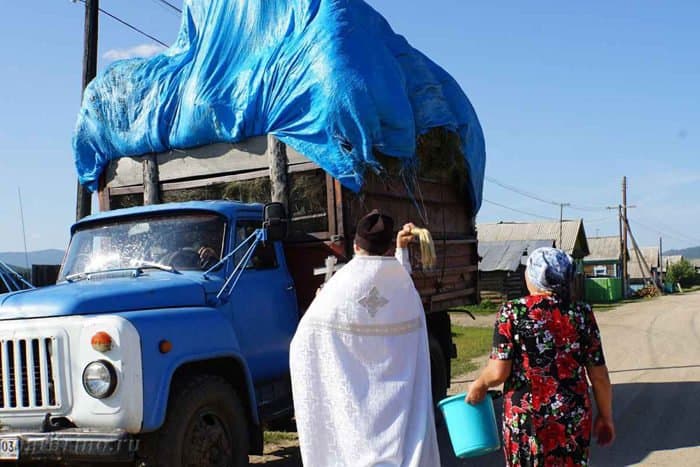 В бурятском селе люди вышли на крестный ход из-за роста смертности от онкологии