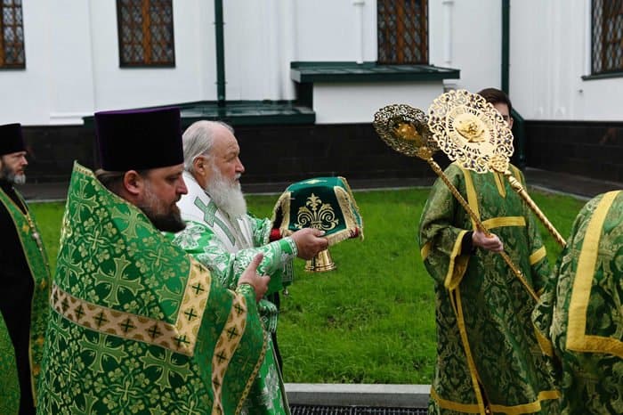 Патриарх Кирилл освятил восстановленный Успенский собор Саровской пустыни