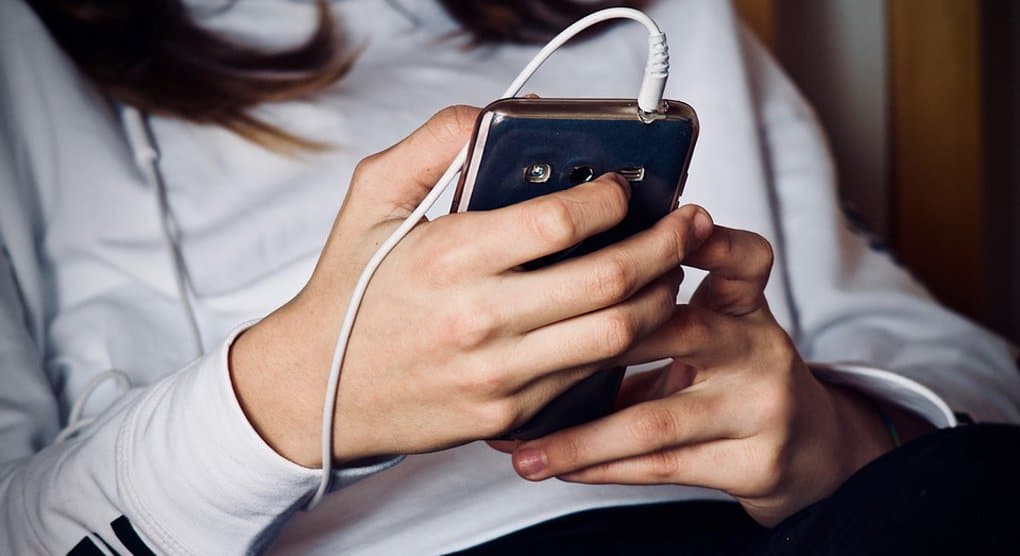 Предложено ограничить использование мобильных телефонов в школах