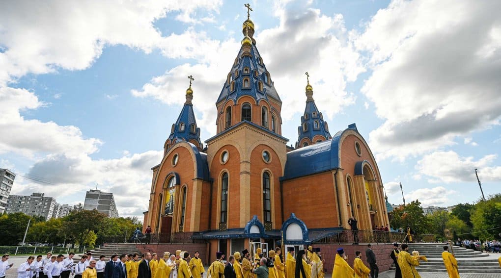 Патриарх Кирилл освятил в Чертанове храм Державной иконы