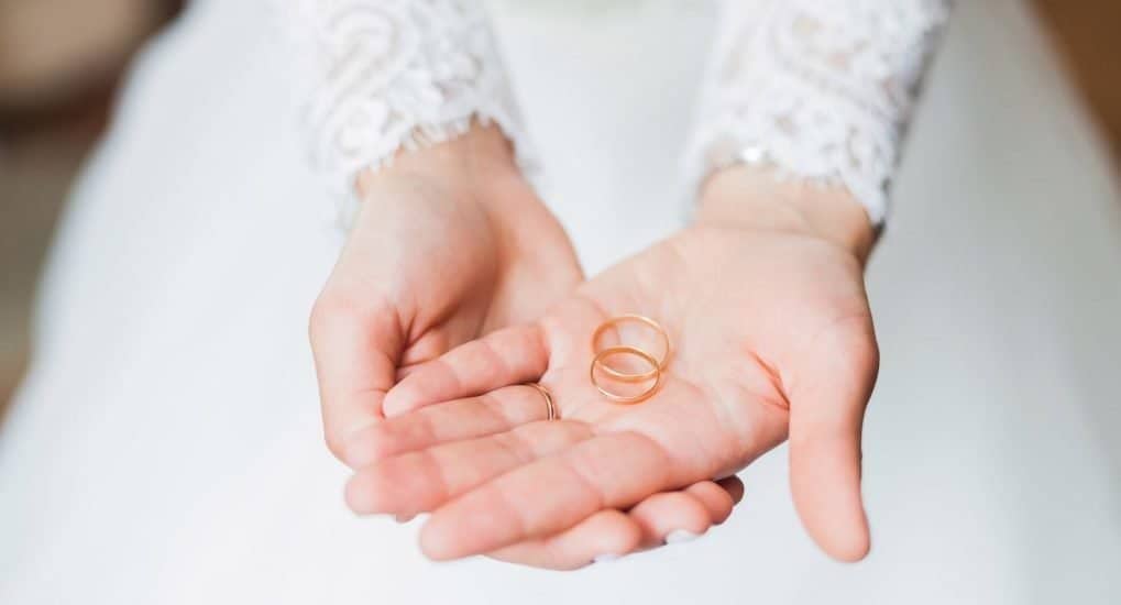 Сколько пар колец нужны для регистрации в ЗАГСе и венчания?