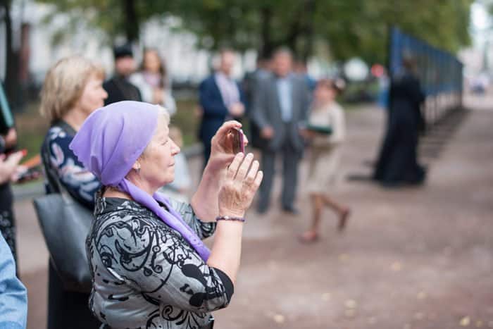 В центре Москвы в фотографиях рассказывают о социальном служении новых приходов