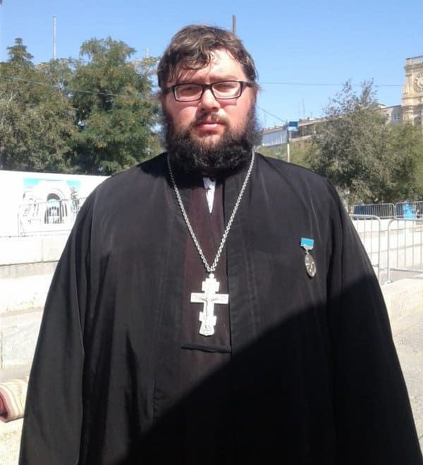 Священник в Волгоградской области спас из огня пожилого инвалида
