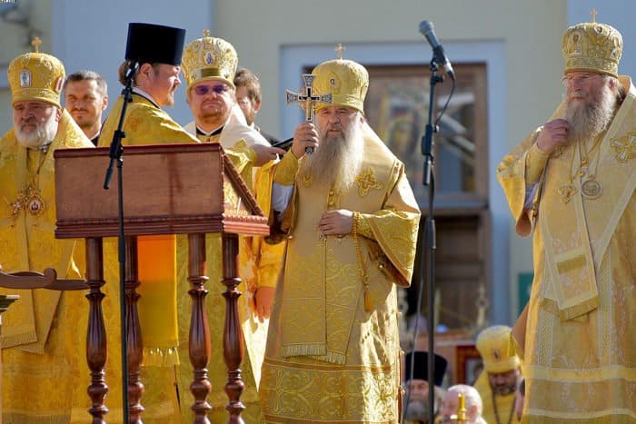 Около 100 тысяч человек прошли крестным ходом в Петербурге в память о князе Александре Невском