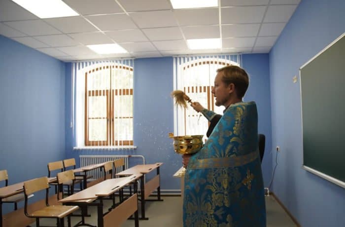 Владимир Мединский открыл новое здание воскресной школы при храме Троицка