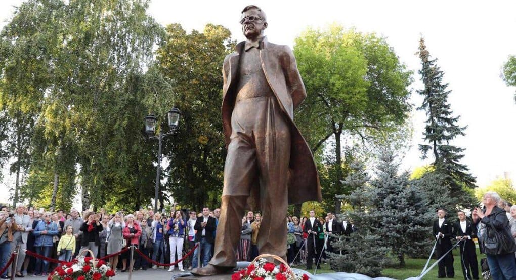 Памятник композитору Дмитрию Шостаковичу открыли в Самаре