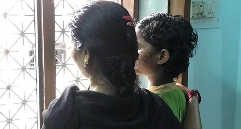 В Индии девочка стала христианкой и исцелилась от глухоты, но родители-индуисты гонят ее