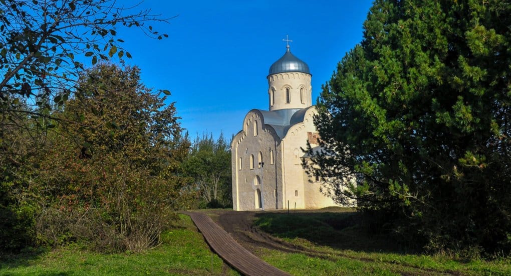 Уникальный храм XIII века открыли в Новгороде после масштабной реставрации