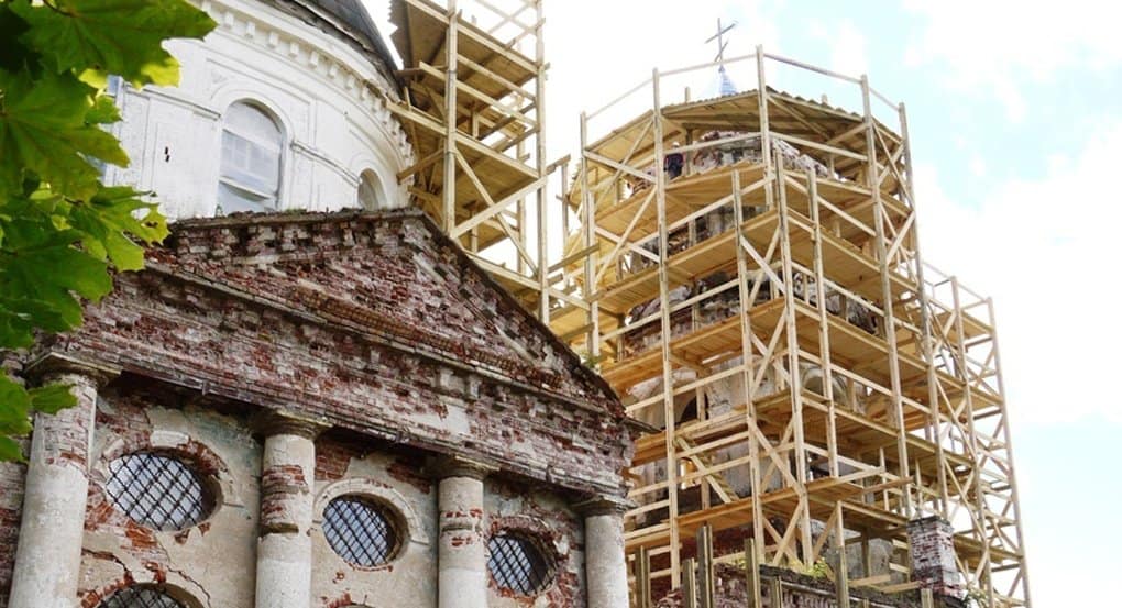 Под Новгородом завершают реставрировать храм, построенный Александром Суворовым