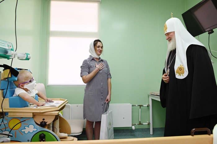 Патриарх Кирилл передал подарки детям из онкоцентра в Брянске и пожелал им верить в выздоровление