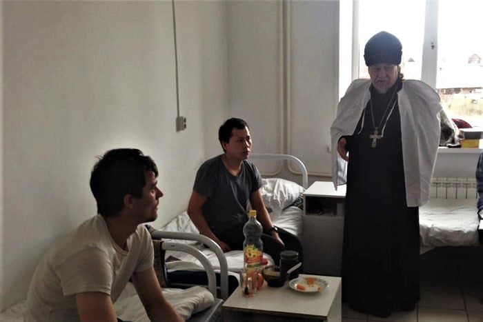 Церковь молится о жертвах прорыва дамбы в Красноярском крае и готова помочь их семьям