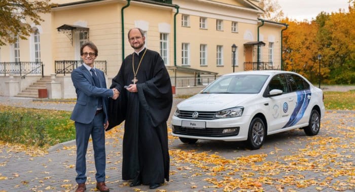 Мобильной службе Детского хосписа в Домодедове подарили Volkswagen