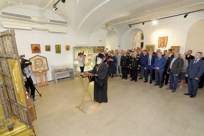 Выставка о небесных покровителях армии и флота России открылась в Петербурге